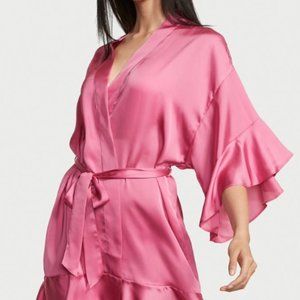 Victoria’s Secret Flounce Satin Robe in Dahlia Pink XS/S
